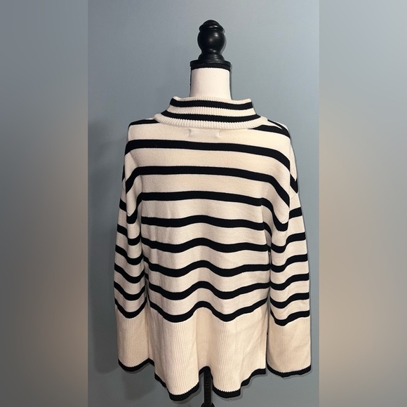 zesica- Black and white turtle neck sweater - Picture 3 of 5